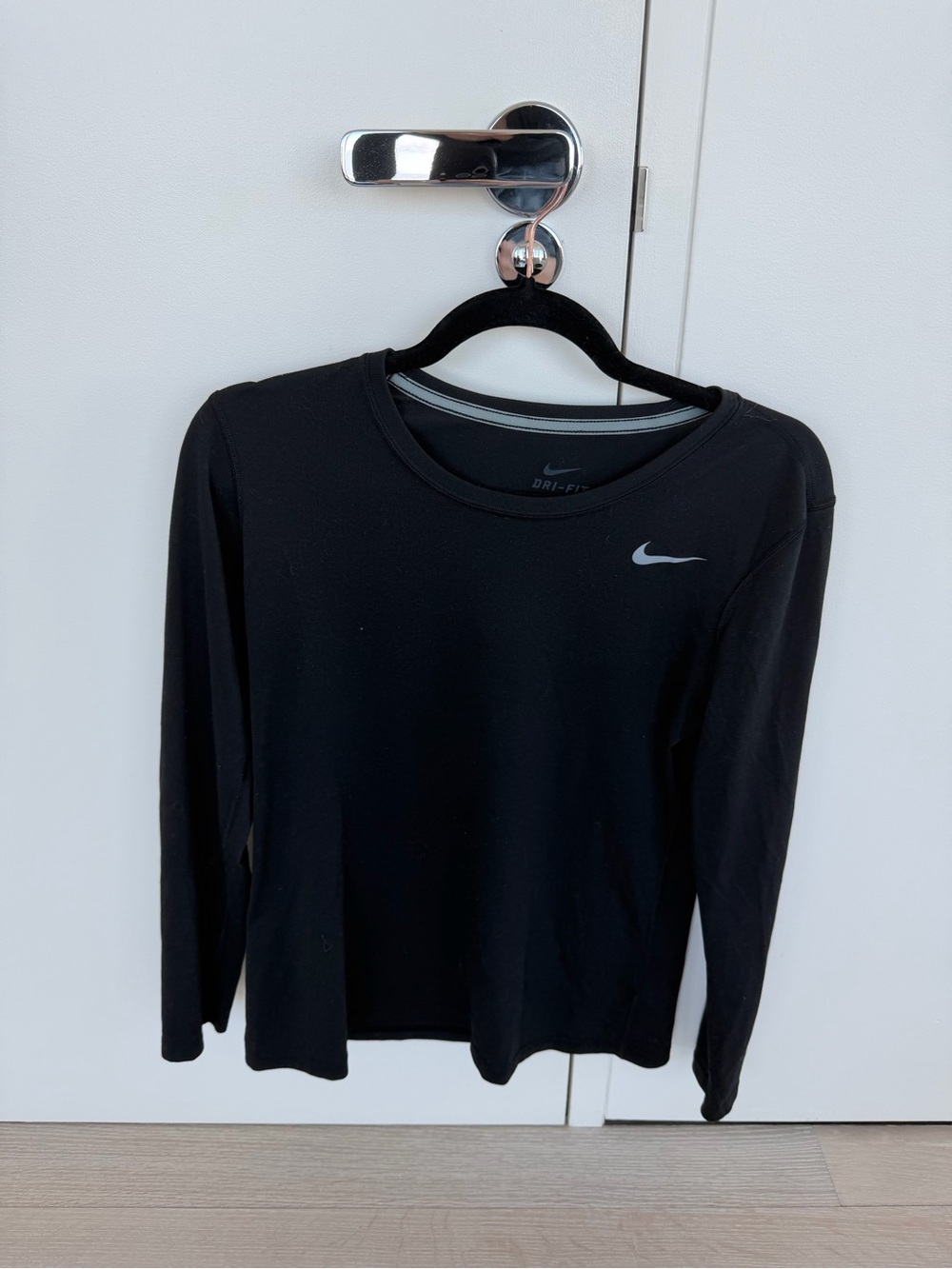 Nike Black Long Sleeve Crew Athletic Top with Silver Swoosh